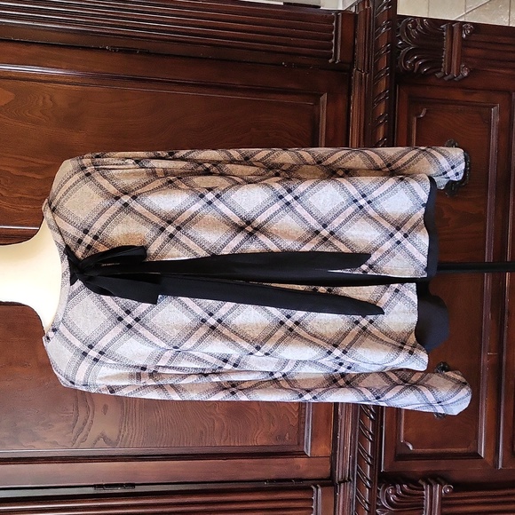 Bobeau layered-look plaid sweater with tie back. - Picture 3 of 8